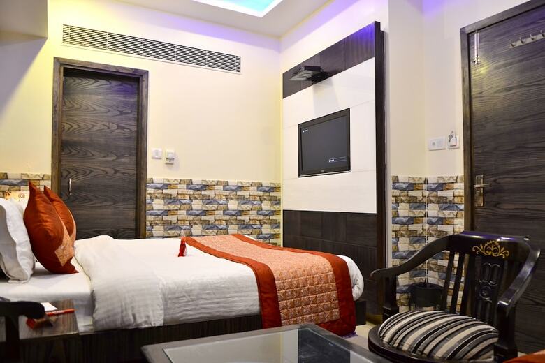 Hotel Oyo 11357 Karol Bagh