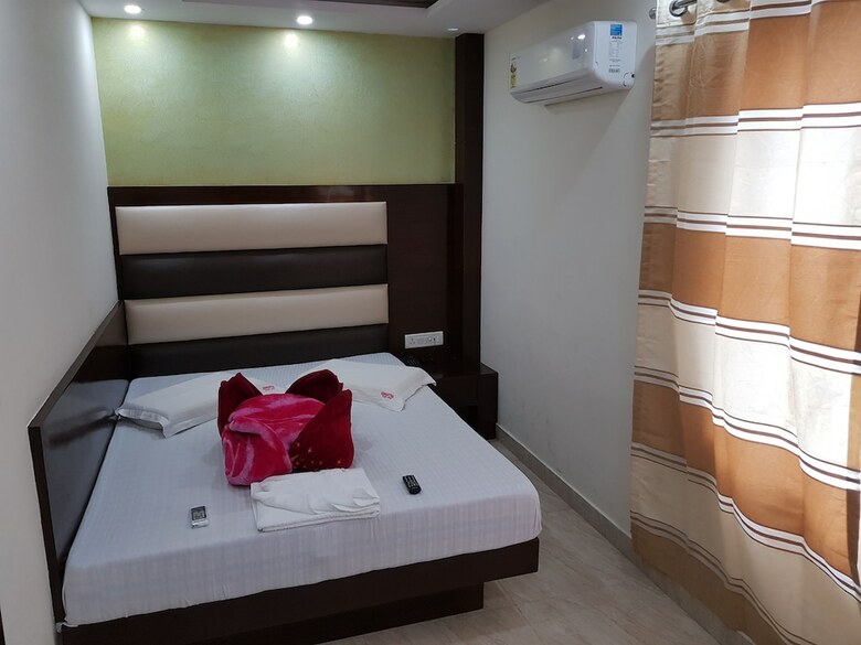Hotel Amba Deluxe