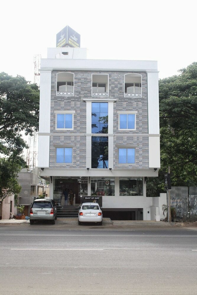Hotel White Parrot