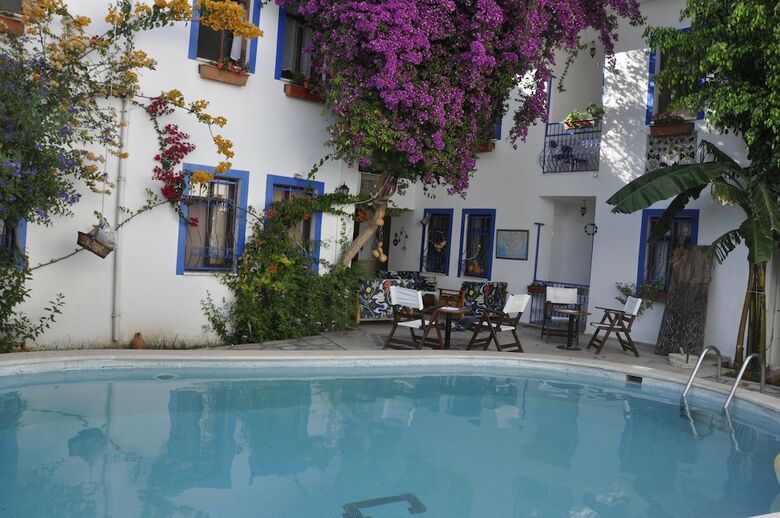 Dalyando Hotel