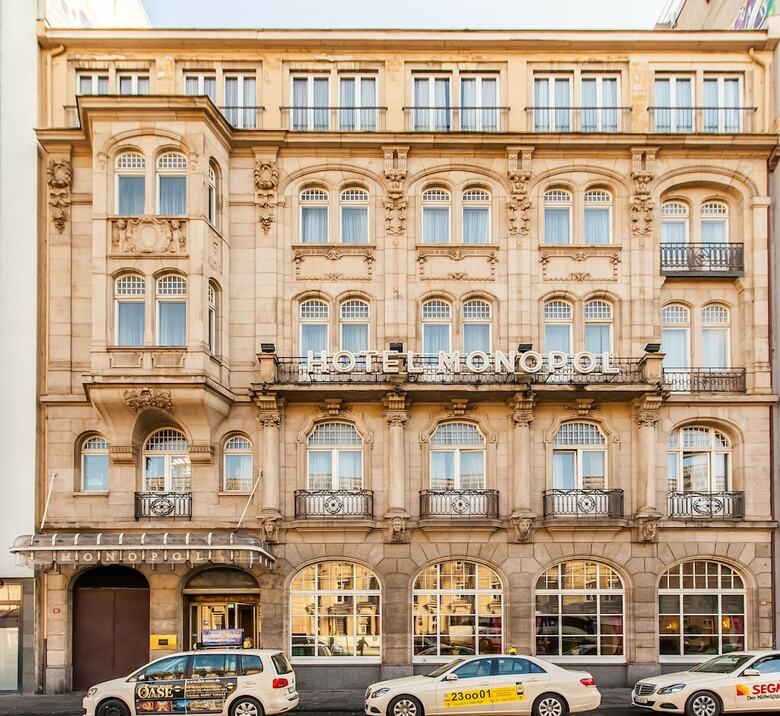 Hotel Monopol - Central Station