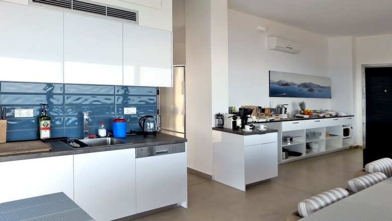 Villa Marathon Blue