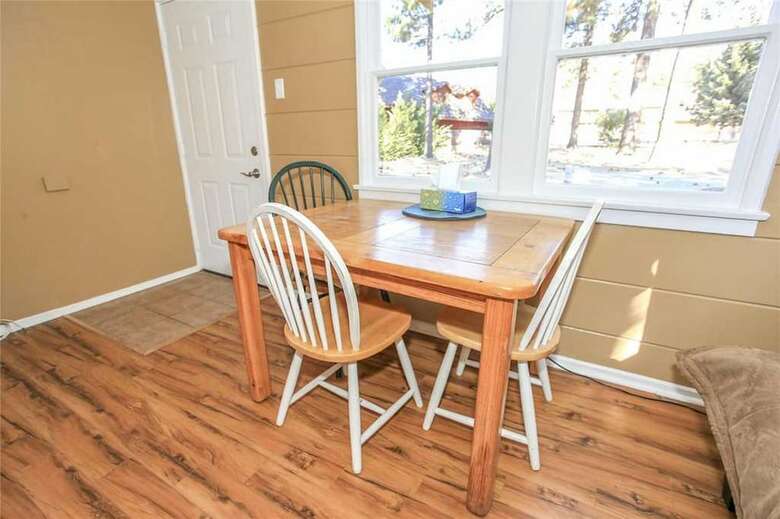 Lakeside Cabin 9