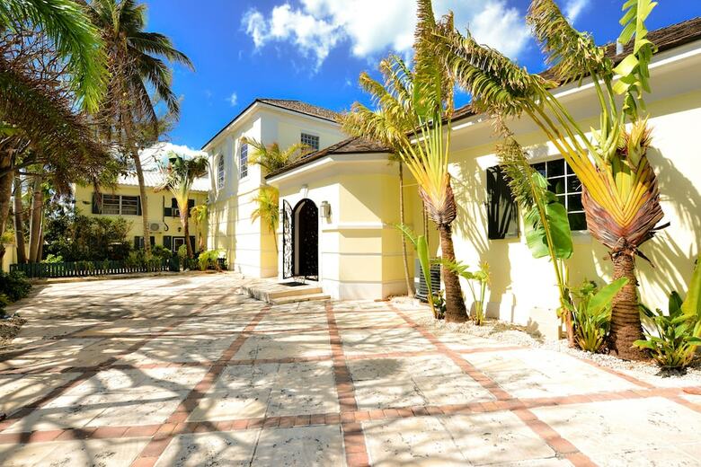 La Mouette Cable Beach Bahamian Villa