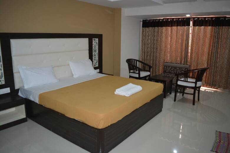 Hotel Sri Guru Inn