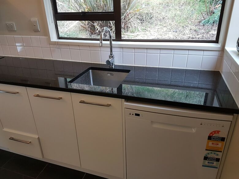 Queenstown Lakeview Holiday Home