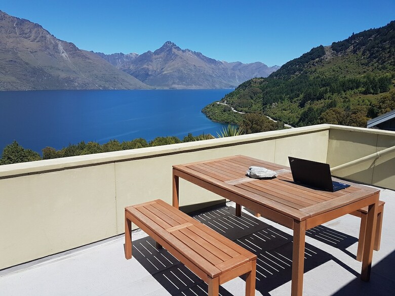 Queenstown Lakeview Holiday Home