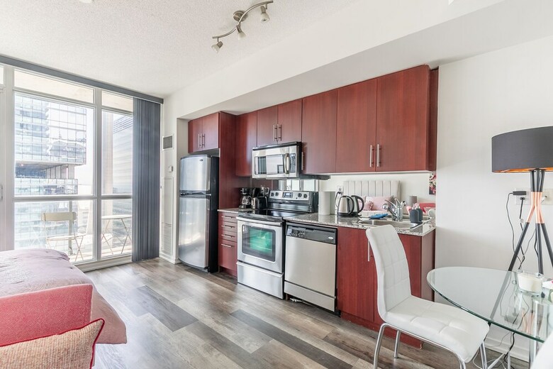 Apartamentos Simply Comfort. Maple Leaf Square
