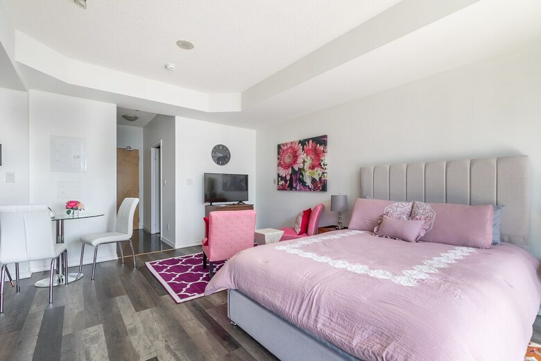 Apartamentos Simply Comfort. Maple Leaf Square