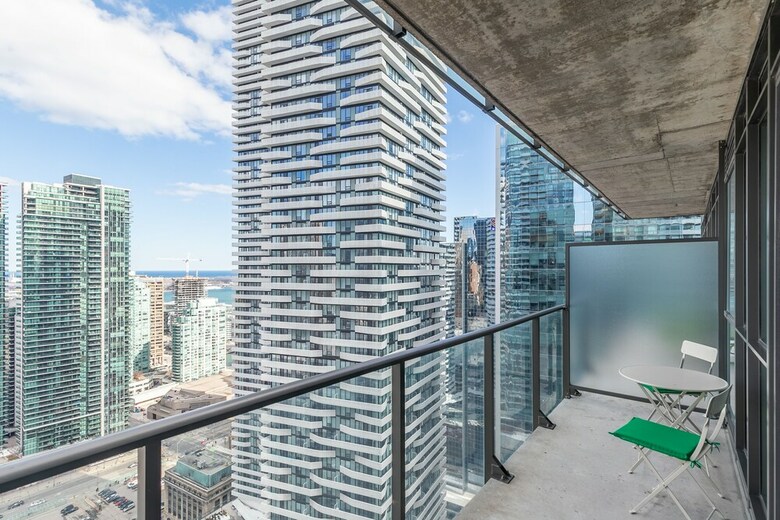 Apartamentos Simply Comfort. Maple Leaf Square