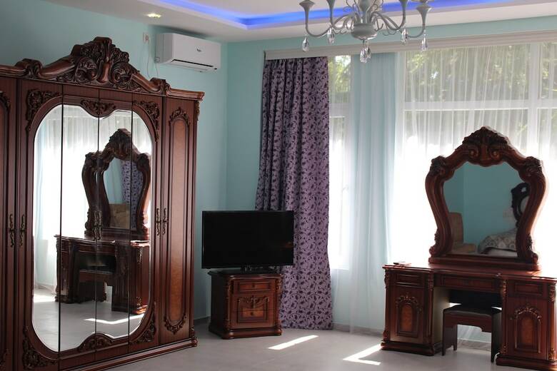 Hulus Hotel