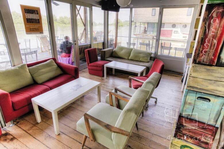 Hostal Arkabarka Floating Hostel And Apartments