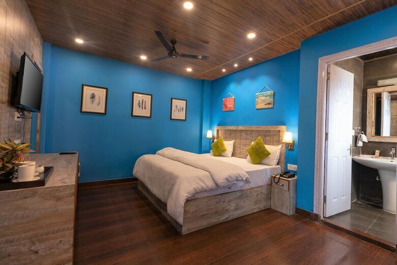 Nirvana Lodge & Lounge (a Boutique Hotel)