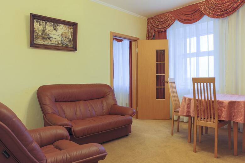 Alexander Club Hotel