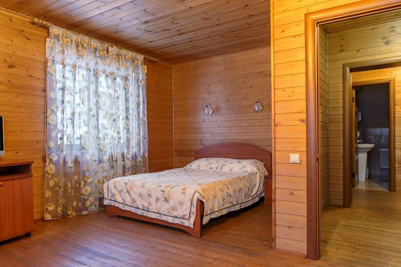 Alexander Club Hotel