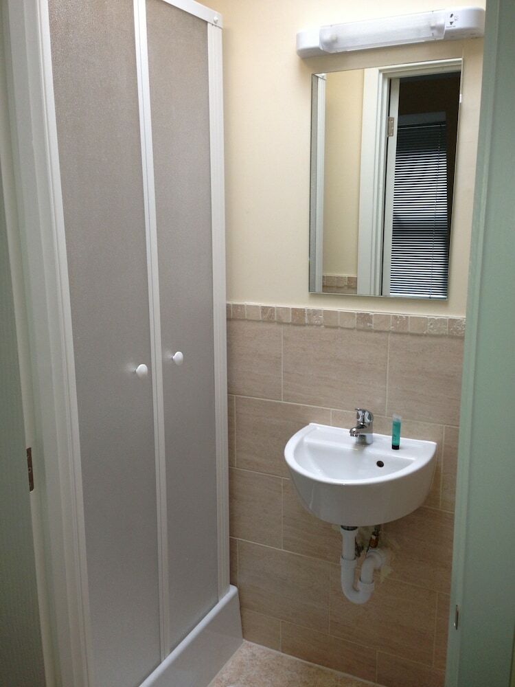 Hotel Buckingham Guest House For Contractors