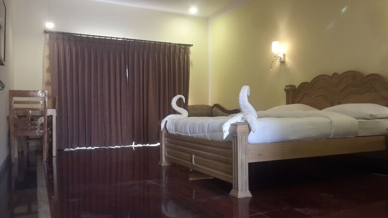 Hotel Aarya Boulevard