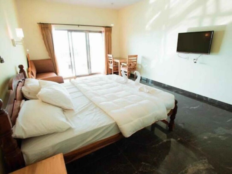 Hotel Aarya Boulevard