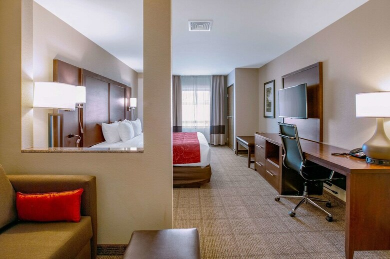 Hotel Comfort Suites Fishkill Near Interstate 84