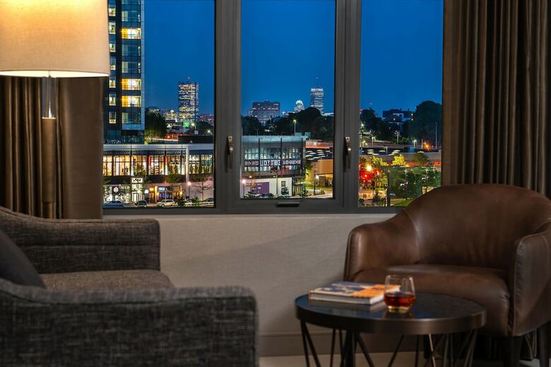 The Row Hotel At Assembly Row, Autograph Collection