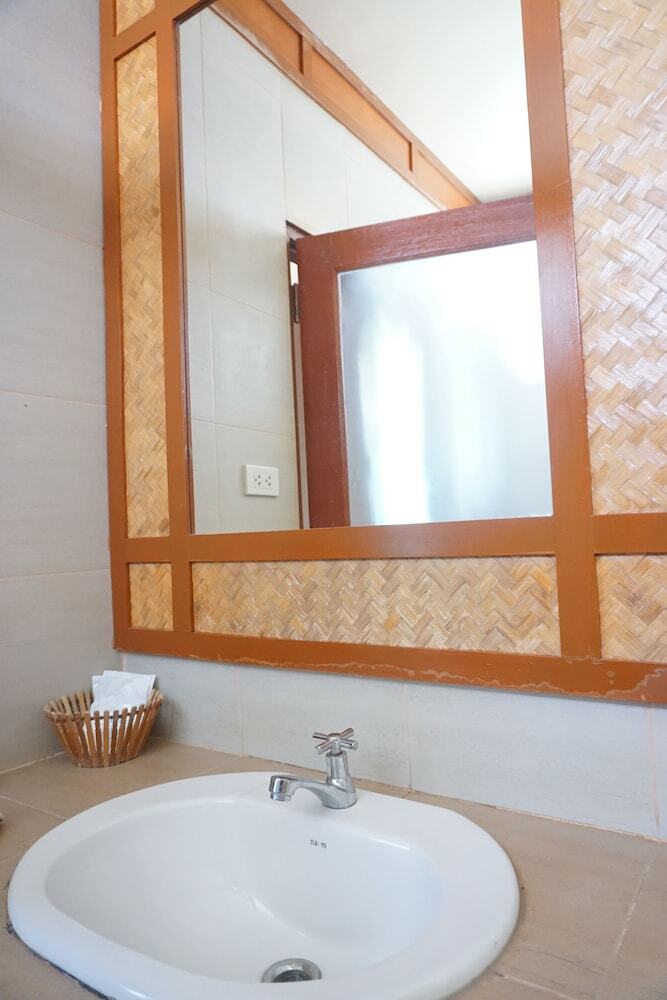 Hotel Uthai River Lake Resort