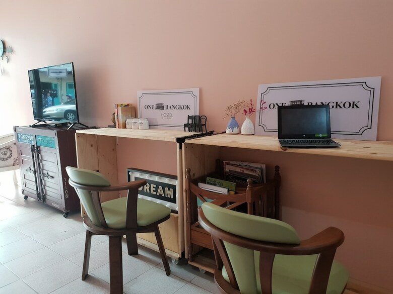 Hostal One Bangkok Hostel @love District
