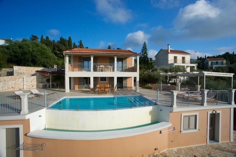 Vryonis Villa