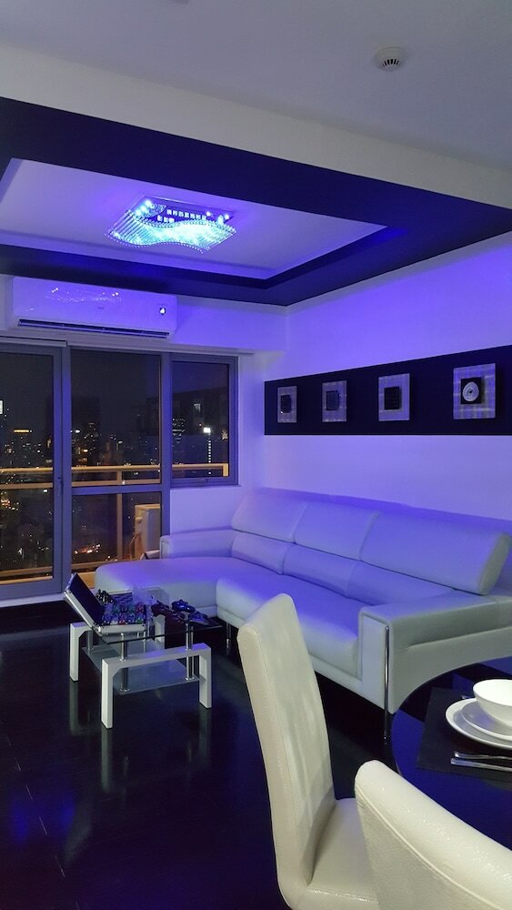 Lower Penthouse Unit In Acqua Residences