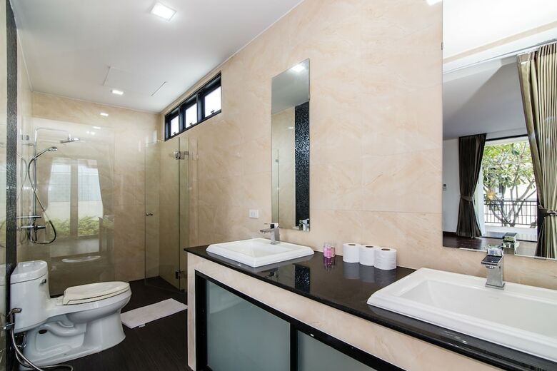 Bali Style Villa On Palm Hills Ph 202