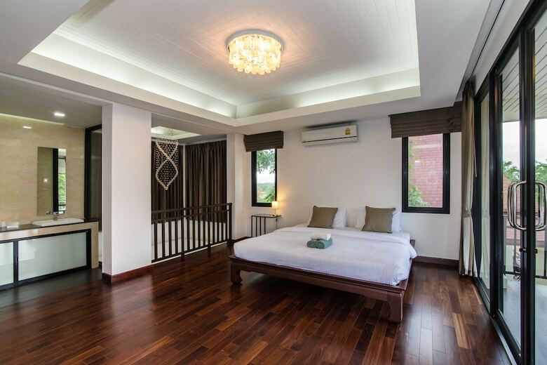 Bali Style Villa On Palm Hills Ph 202