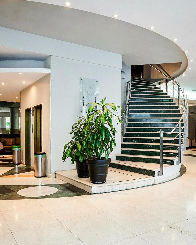 Hotel Plaza Real Suites