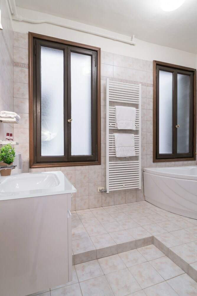 Santi Apostoli Venice Apartment