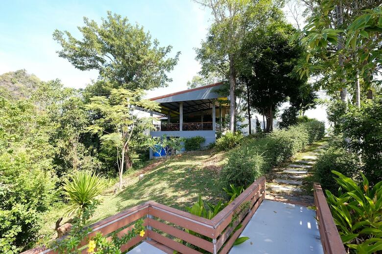 Hotel Barefeet Heaven Hill Naturist Resort