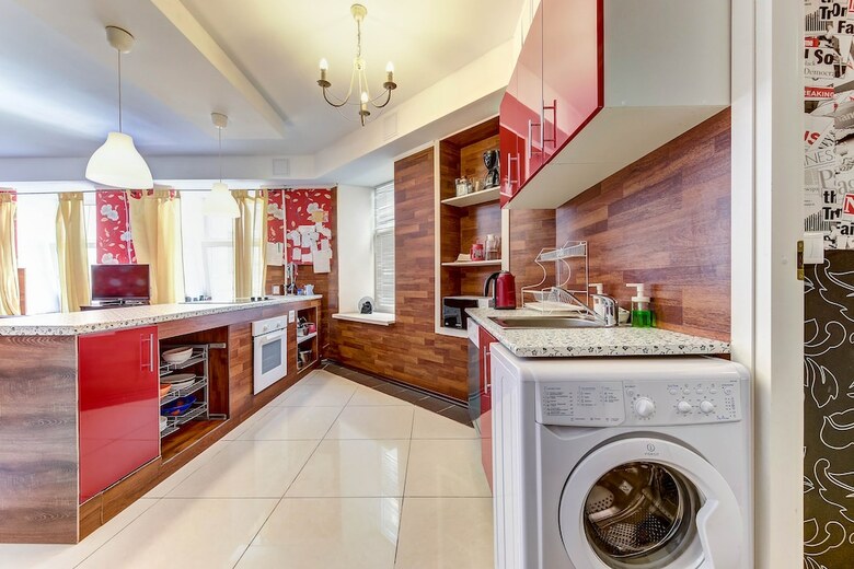 Home4day Central 2 Bedroom Apartment On Griboyedova