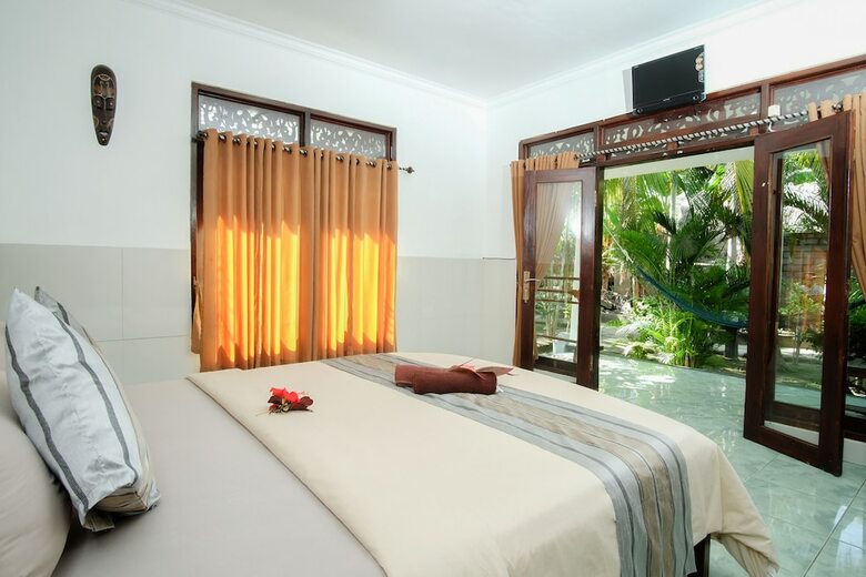 Warna Beach Hotel