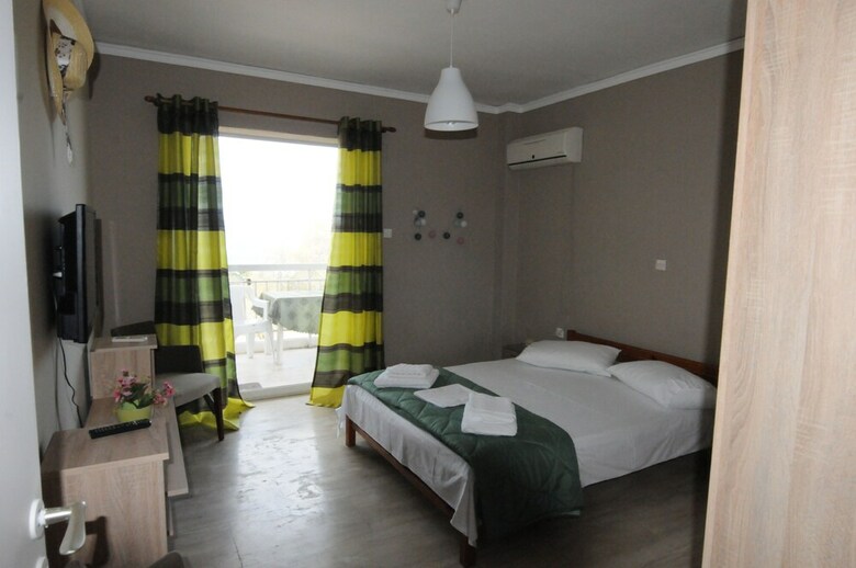 Kinetta Apartments