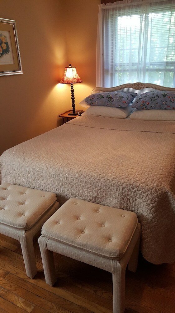 1922 Starkey House Bed & Breakfast Inn