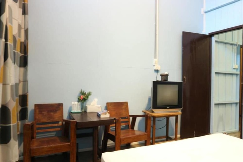 The Midtown Hotel And Cafe