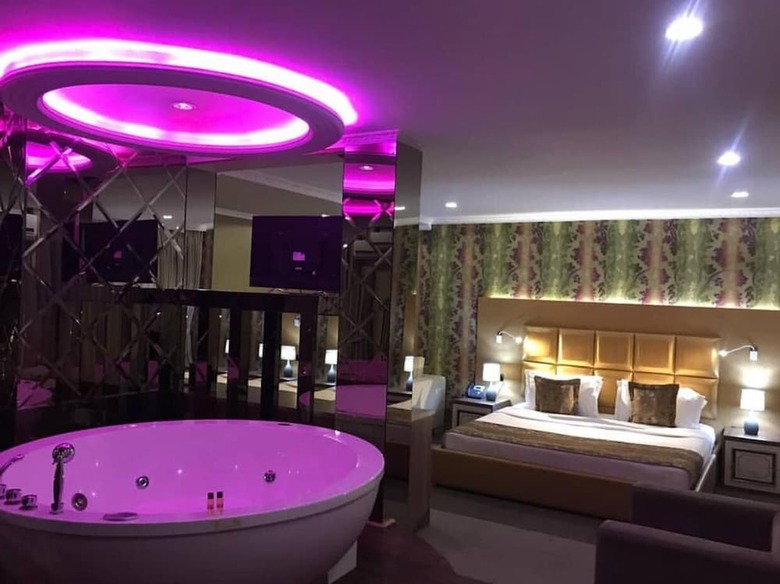 Hotel Deluxe