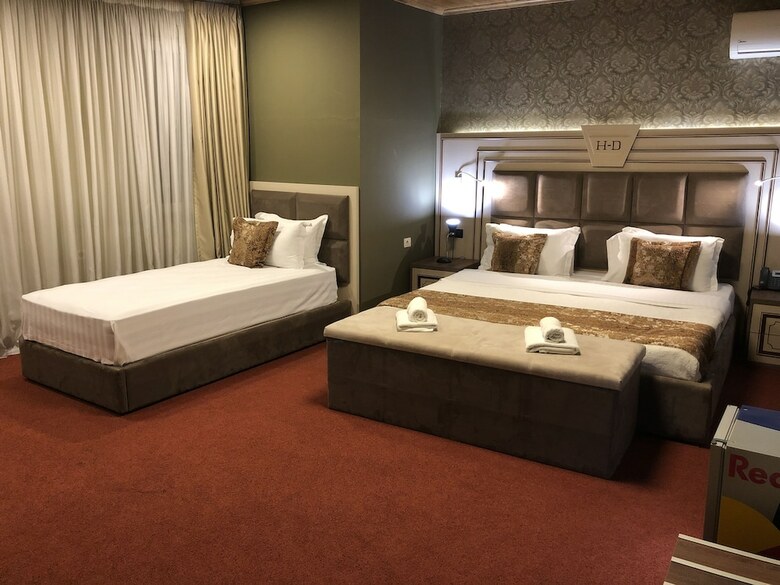 Hotel Deluxe
