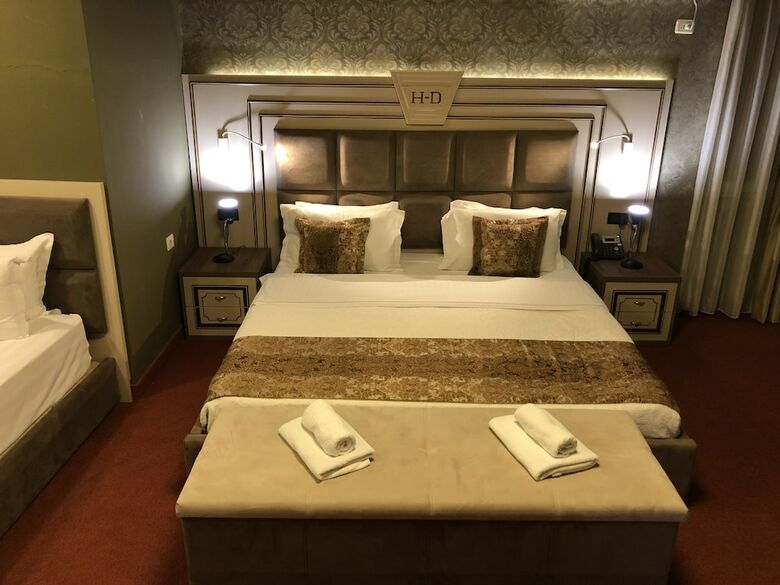Hotel Deluxe