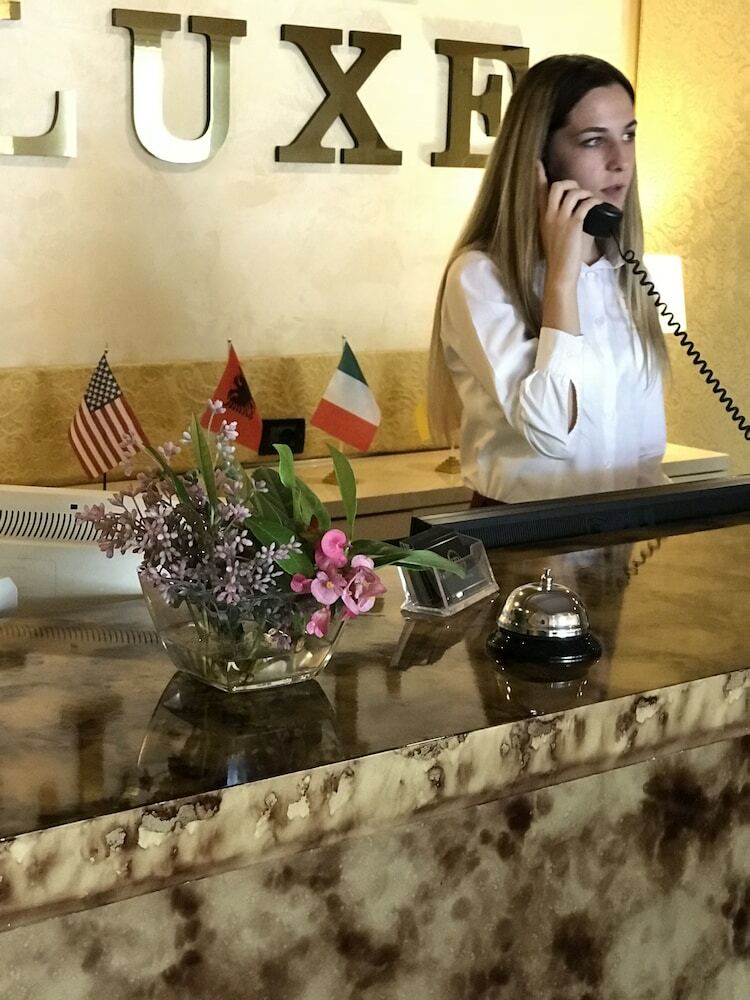 Hotel Deluxe