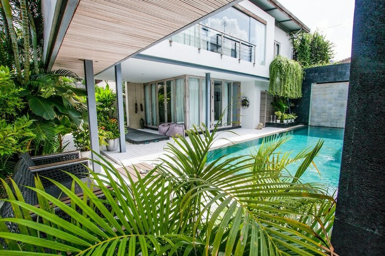 Avrora Villa