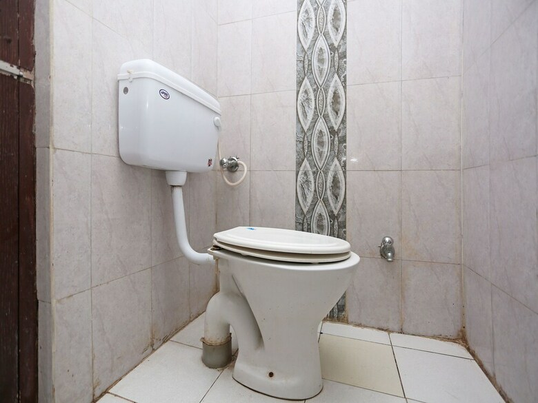 Hotel Oyo 9846 Royal Plaza
