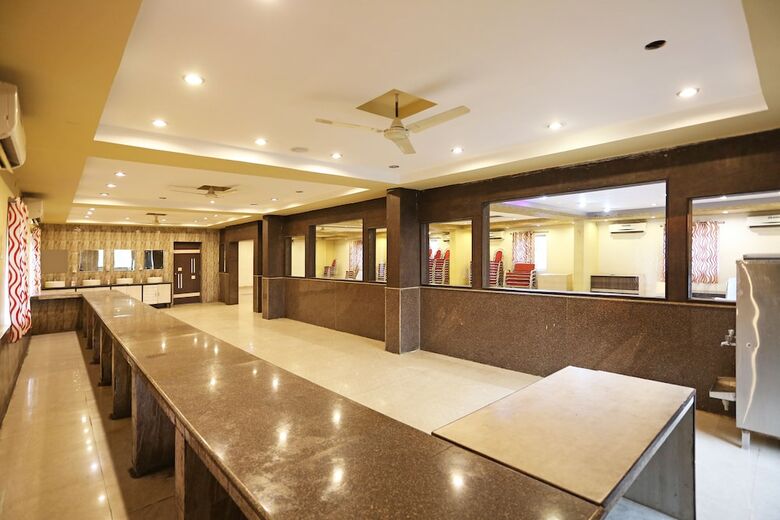 Oyo 10188 Hotel Ds Grand Inn