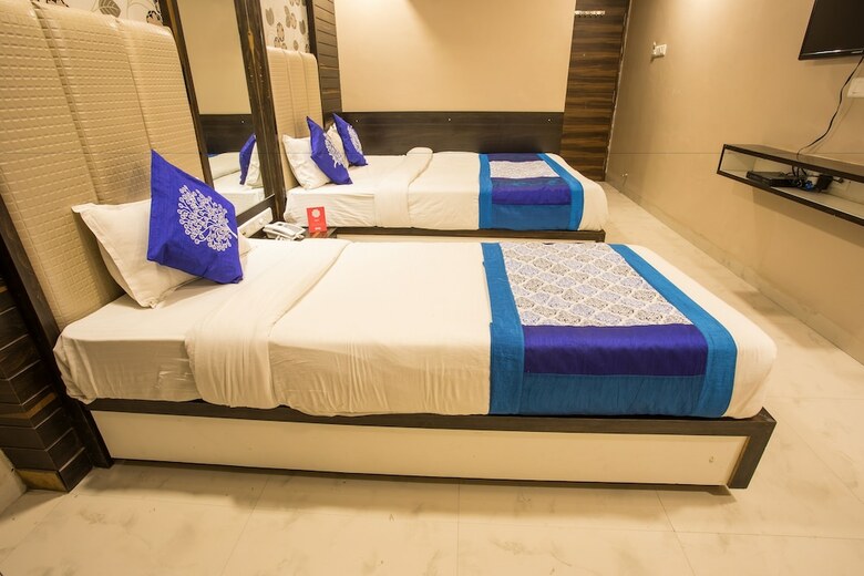 Oyo 5253 Hotel Orange Lily