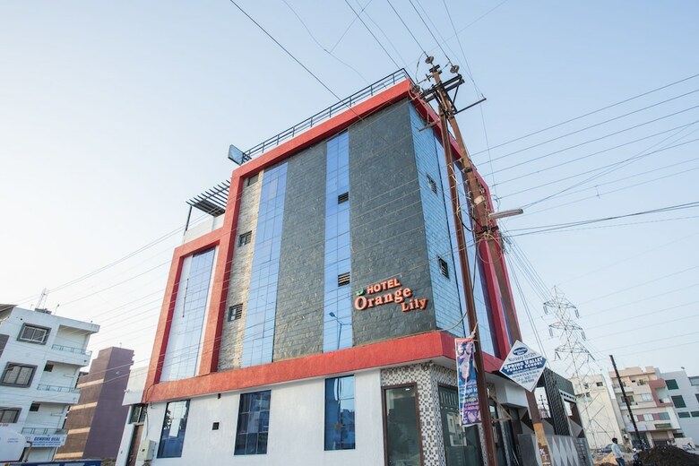 Oyo 5253 Hotel Orange Lily