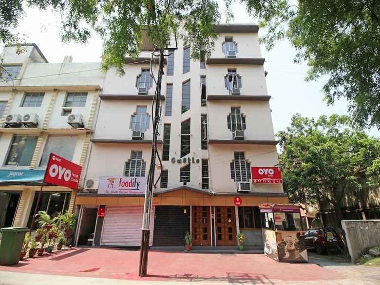 Oyo 5837 Hotel Castle