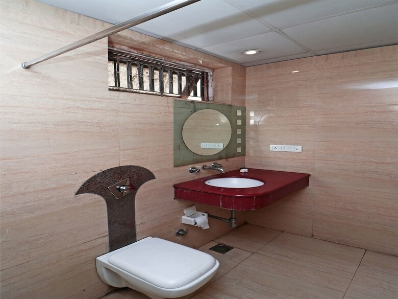 Oyo 2353 Hotel Deep