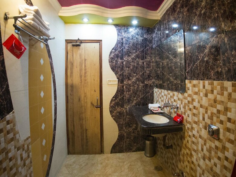 Oyo 2353 Hotel Deep